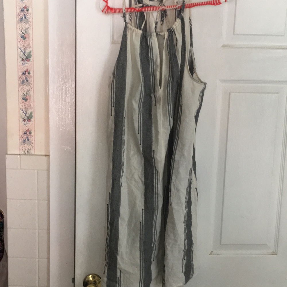White/grey patterned dress